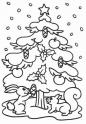 dibujo Conejitos adornando arbol de Navidad