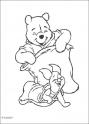 dibujo Winnie en la carrera de sacos