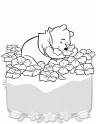 dibujo Winnie rodeado de flores